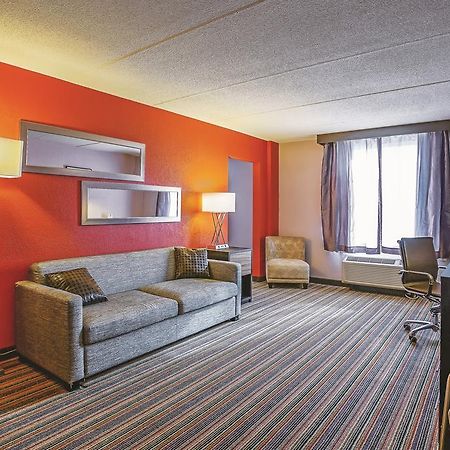 Holiday Inn & Suites Philadelphia-Runnemede/Exit 3-New Jersey Turnpike Buitenkant foto