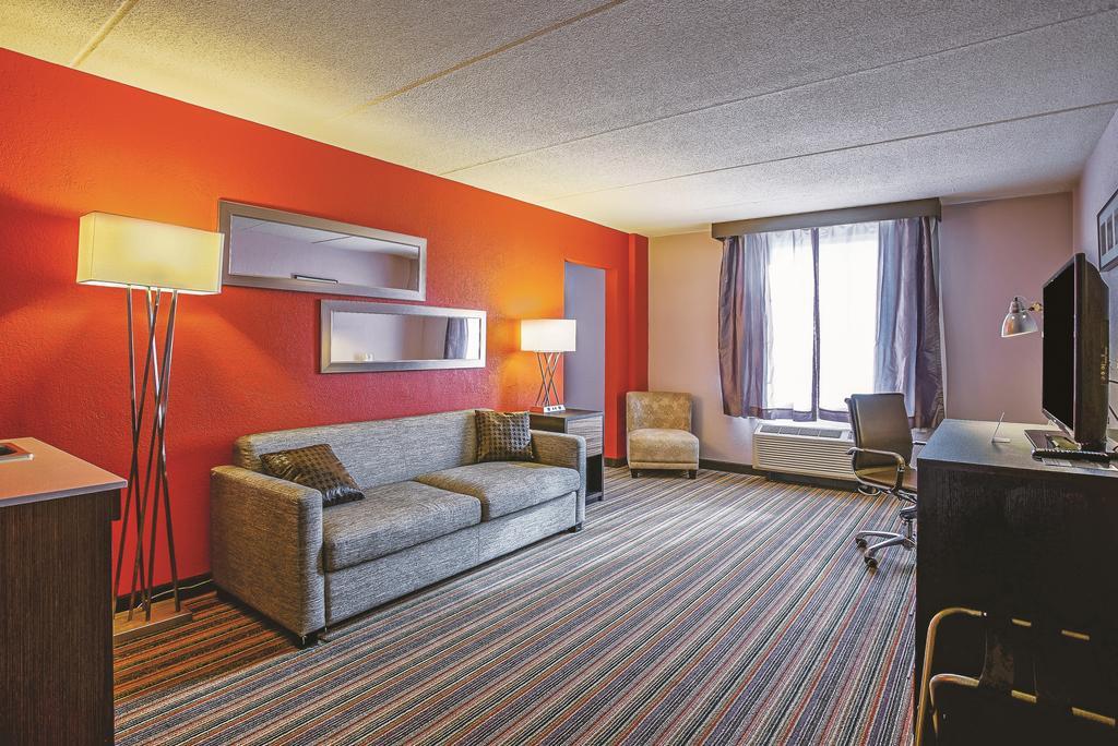 Holiday Inn & Suites Philadelphia-Runnemede/Exit 3-New Jersey Turnpike Buitenkant foto