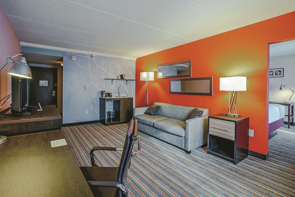 Holiday Inn & Suites Philadelphia-Runnemede/Exit 3-New Jersey Turnpike Buitenkant foto