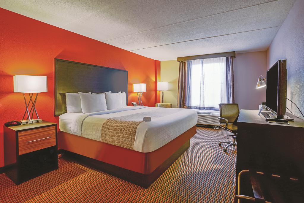 Holiday Inn & Suites Philadelphia-Runnemede/Exit 3-New Jersey Turnpike Buitenkant foto