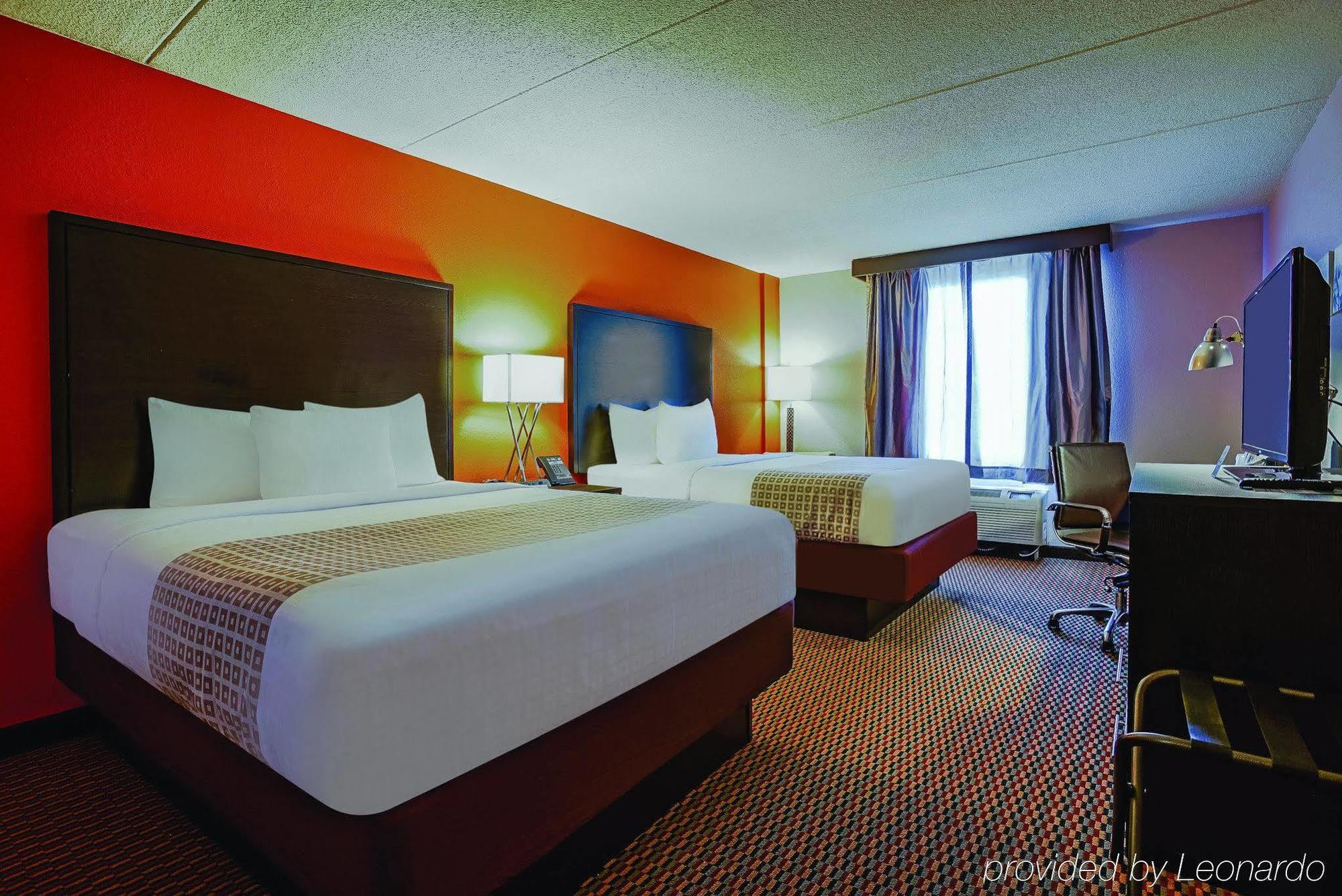 Holiday Inn & Suites Philadelphia-Runnemede/Exit 3-New Jersey Turnpike Buitenkant foto